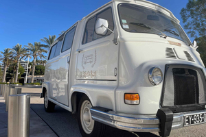 Cannes 2 Uur : Privé Stadsrondleiding in een Franse Vintage Bus