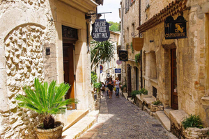 Sähköinen pako Nizzasta: St-Paul, Cannes ja Antibes