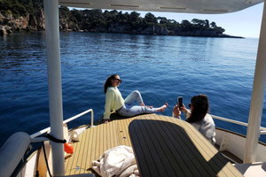 From Juan les Pins: Private French Riviera Solar Boat Cruise
