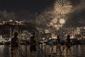 Monaco: Paddleboarding-Erlebnis mit Feuerwerk und Rose