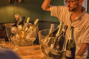 Nizza: Verkostung von französischen Bio-Weinen im Stadtteil Libération