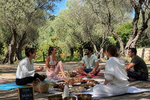 Nice: Sunrise Yoga and Breakfast Picnic at Castle Hill