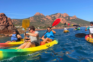Saint-Raphaël: geführte Kajak-Tour durch die Calanques des Esterel