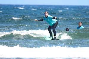 Corralejo: 4-Hour Surf Lesson with Gear Included and Picnic
