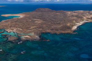 From Lanzarote: Lobos Island and Fuerteventura Day Cruise