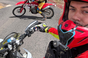 tour guidato in moto enduro con attrezzatura