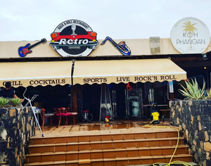 Retro Bar & Restaurant