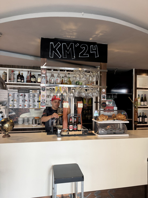 KM' 24 Bar y Albergue