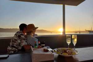 Knysna: Wine & Oyster Luxury Lounger Sunset Cruise