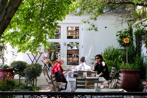 Meade Café