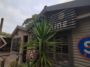 Mingles Pub