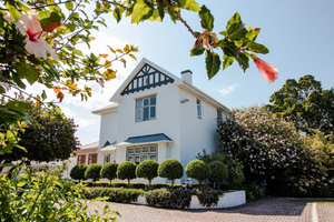 Whispering Oaks Guest House