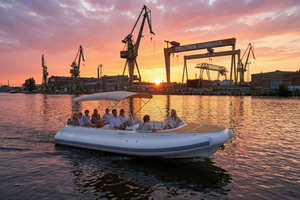 Gdańsk: Private Motława River Cruise with Skipper
