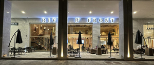 River Front : Café & Restaurant