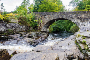 Greenock: Loch Lomond, Luss, and Stirling Castle Tour