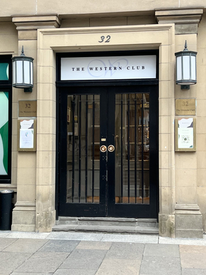 Glaschu Restaurant & Bar
