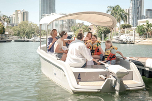 Gold Coast: aluguer de barco elétrico para piquenique na Ilha de Capri