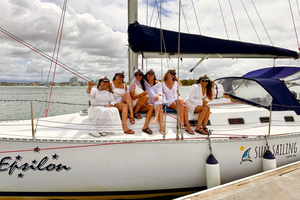 Gold Coast: Crociera in barca a vela di mezzogiorno con cibo e bevande incluse