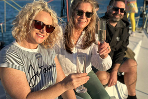 Guldkysten: Sunset Sailing Cruise inkl. mad og drikke