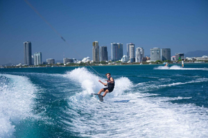 Wakeboarding eller wakesurfing for én person