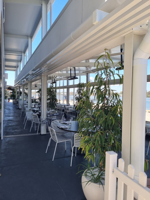 Fosh Bar & Restaurant
