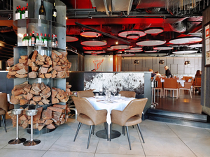 Moo Moo The Wine Bar + Grill