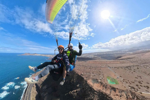 Gran Canaria: Paragliding Flight & Banana Plantation Tour