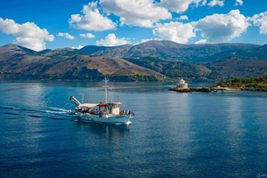 Argostoli: Heldags tradisjonelt båtcruise med lunsj