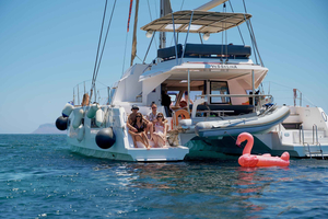 Chania: crucero matutino en catamarán con almuerzo premium y bebidas