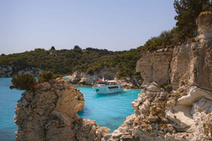 Corfu: Paxos, Antipaxos en Blue Caves Cruise in alle comfort!