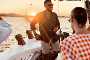 Corfu: Cruise bij zonsondergang op een klassieke boot met cocktails en snacks