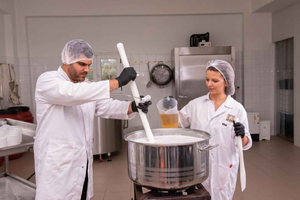 Crete: Farm Visit with Cheese Tasting and Milking Experience