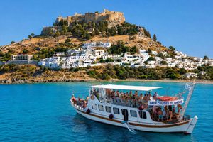 Faliraki: Bådtur til Lindos med svømme- og fritidsstop
