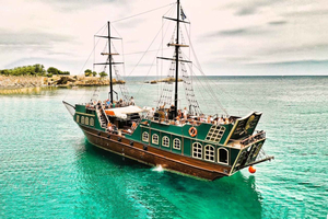 From Hersonissos: Half-Day Pirate Boat Trip with Lunch