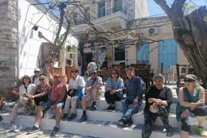 Highlights Bus Tour with traditional villages and lunchbreak