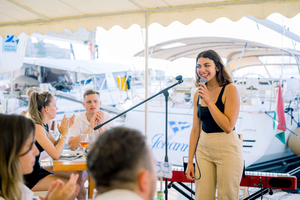 Música jazz ao vivo e histórias locais no coração de Corfu