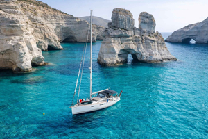 Milos: Sailboat Cruise to Kleftiko Bay with Meal & Drinks