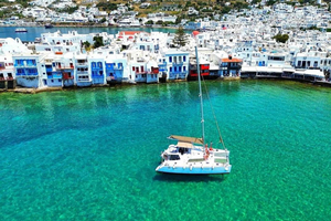 Mykonos: Katamaraaniristeily aterian ja juomien kera