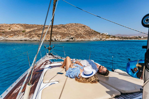 Naxos: crucero en velero con almuerzo y bebidas