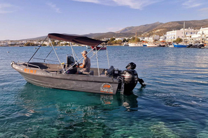 Paros: Aluguel de barco pequeno de dia inteiro com direção autônoma