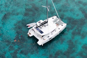 Rodas: escapada en catamarán con todo incluido, almuerzo y bebidas.