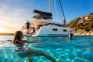 Rodas: catamarán prémium con todo incluido, buffet y bebidas