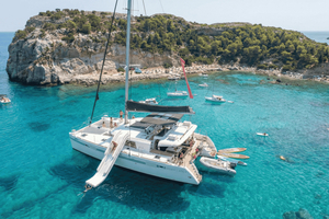 El mejor viaje en catamarán a Rodas: Anthony Quinn y juguetes acuáticos