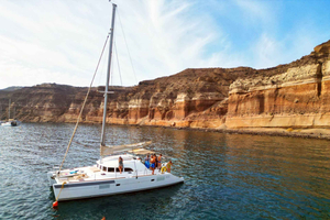 Santorini: Catamaran Cruise with Greek BBQ and Drinks