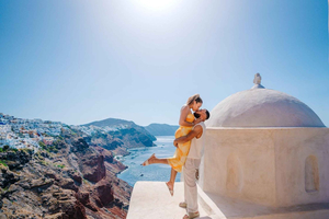 Santorini: Oia Private Photoshoot with Edited Photos