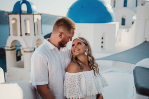 Santorini: Private Photoshoot with Professional Photographer