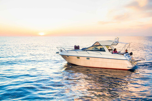 Santorini: Private Sunset Cruise with Barbecue and Drinks
