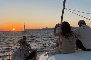 Santorin : Croisière au coucher du soleil, avec dîner et boissons