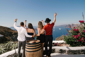 Santorini: Vinprovning på 3 vingårdar med transfer