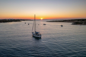 Crociera semi-privata di mezza giornata o al tramonto alla Laguna Blu di Antiparos